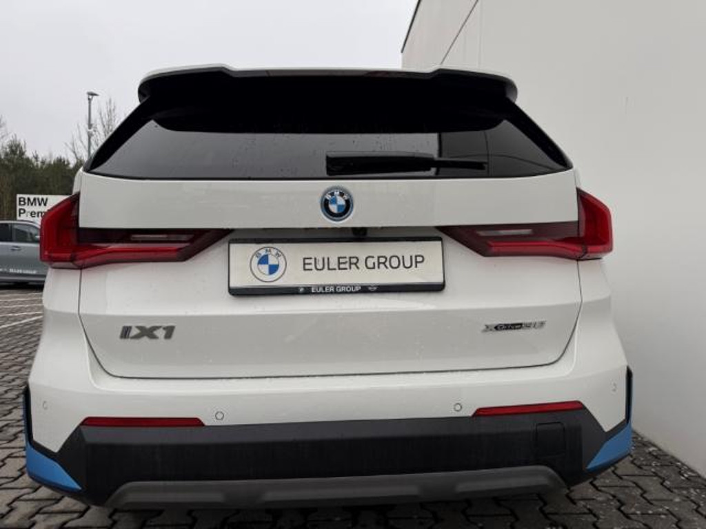 BMW iX1