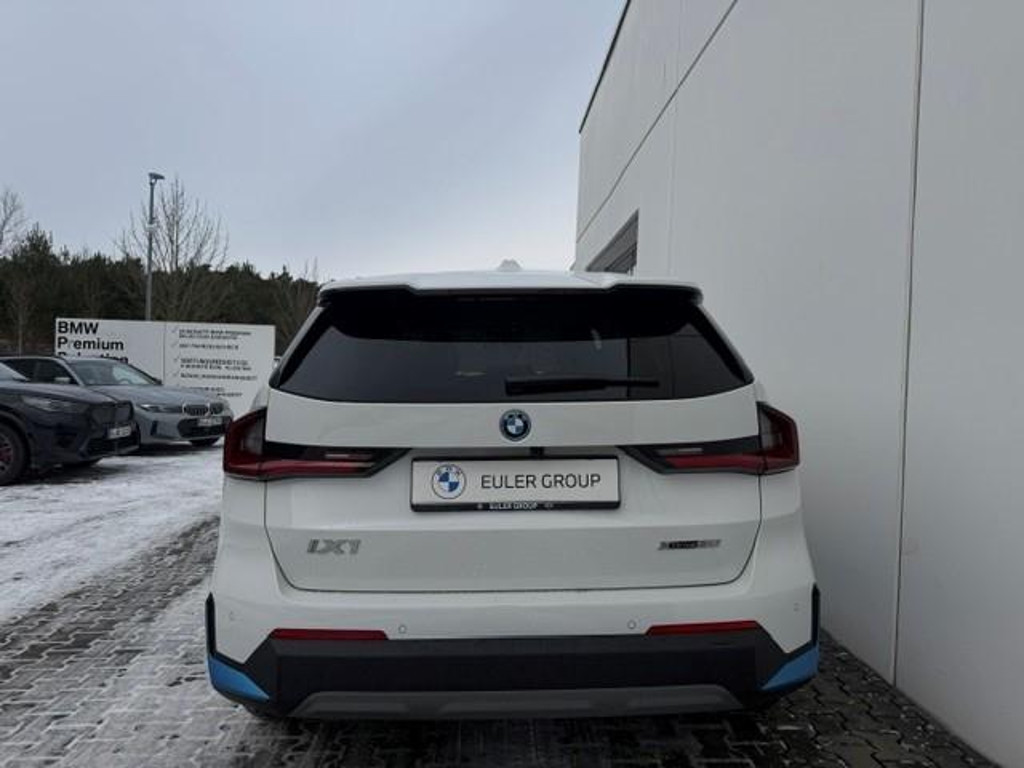 BMW iX1