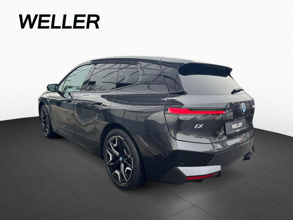 BMW iX xDrive