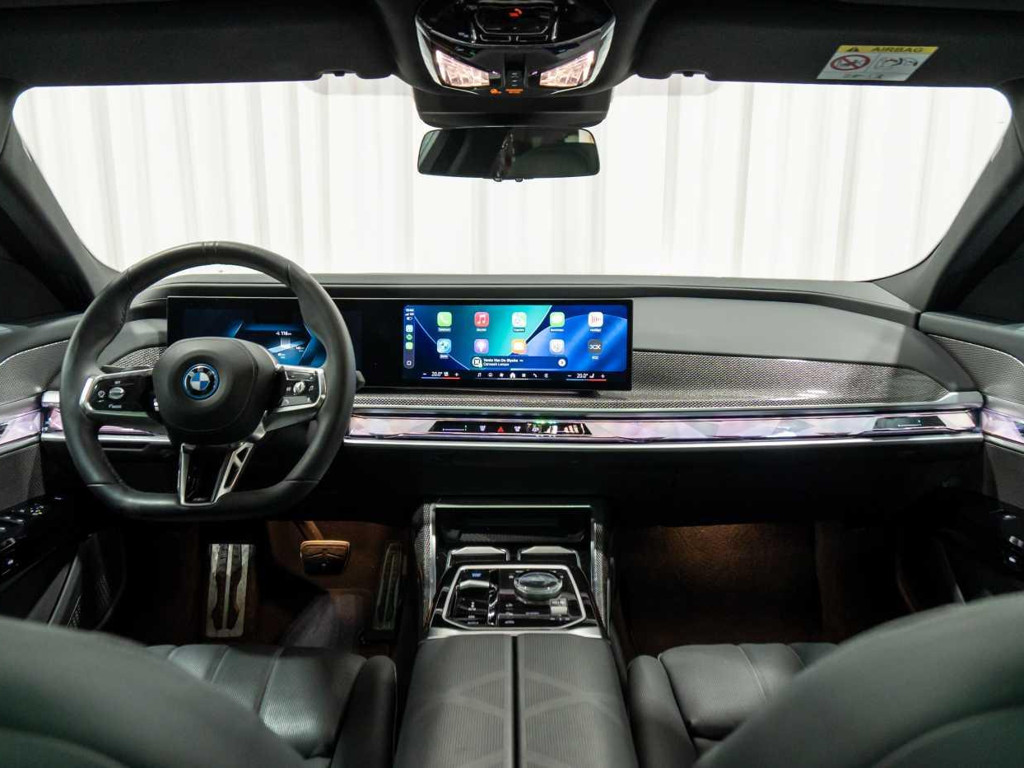 BMW i7