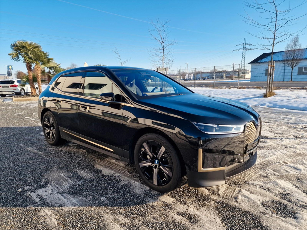 BMW iX xDrive50