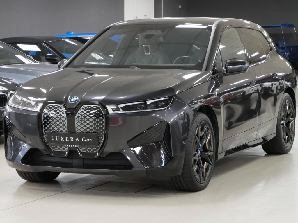 BMW iX