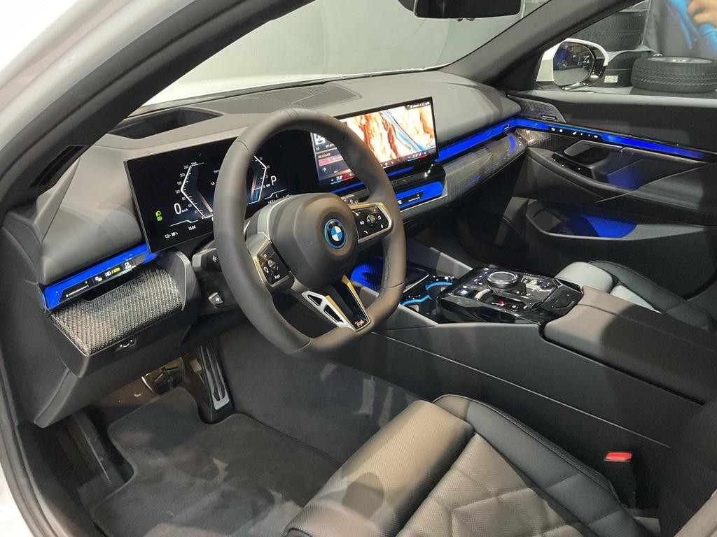 BMW i5