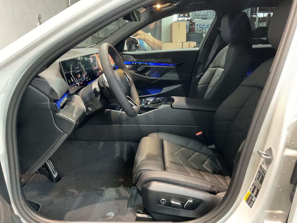 BMW i5
