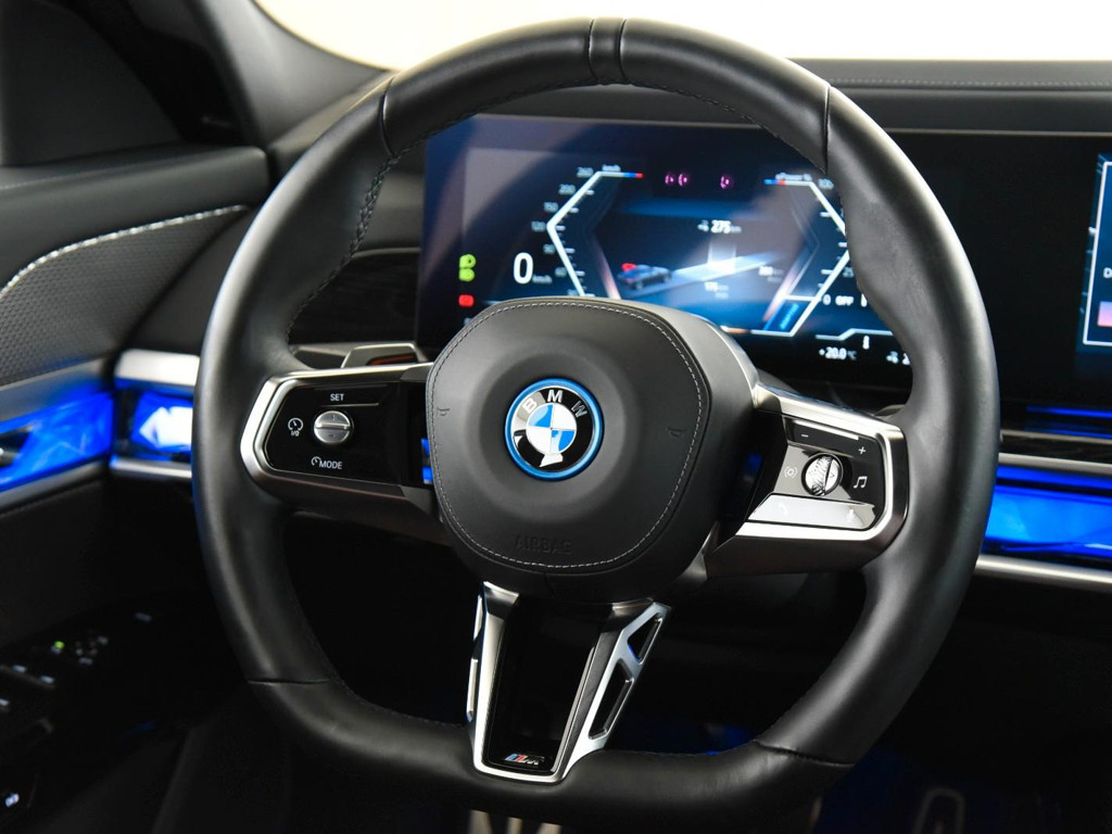 BMW i7