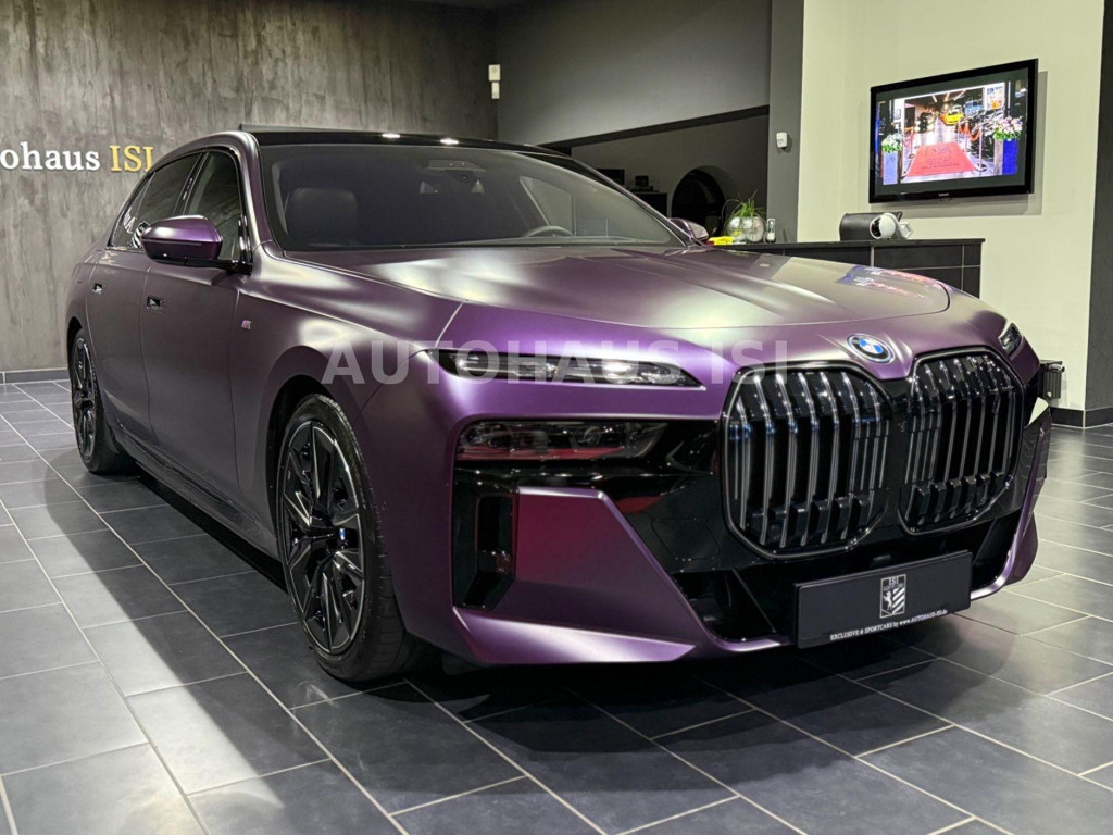 BMW i7
