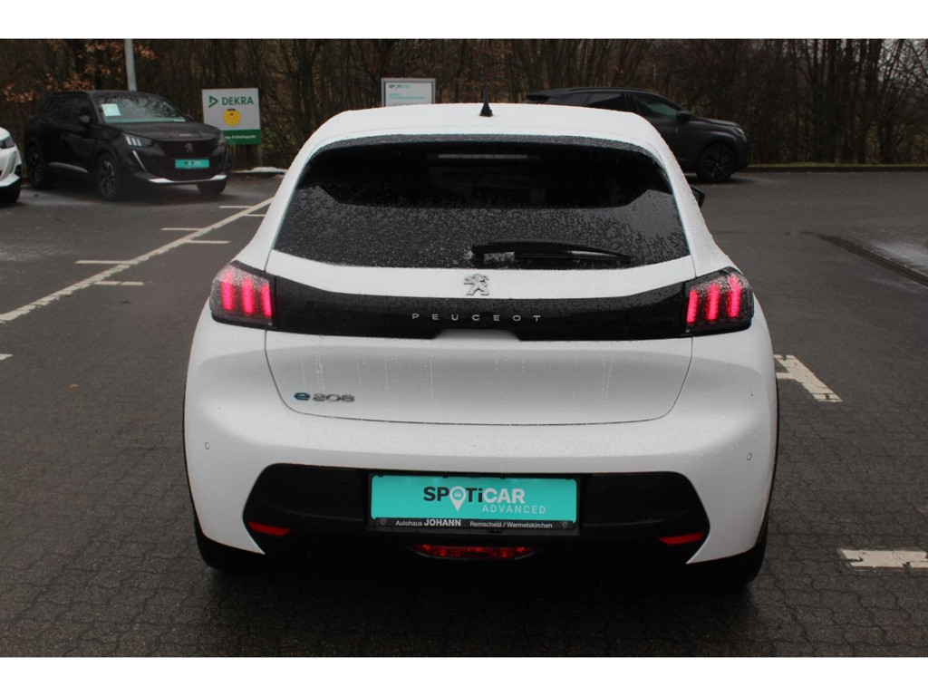 Peugeot e-208