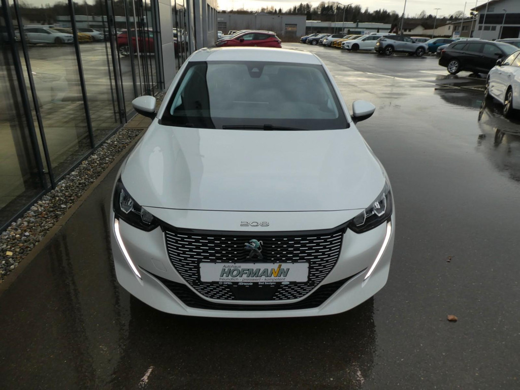 Peugeot e-208