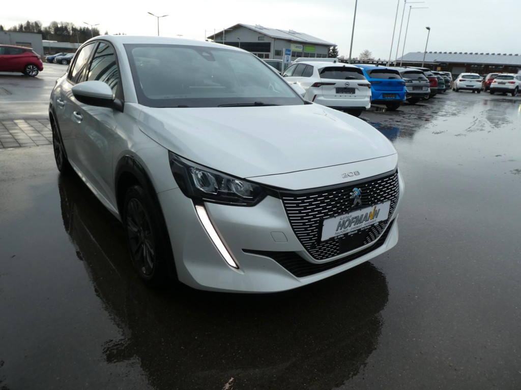 Peugeot e-208