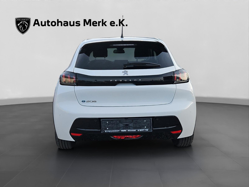 Peugeot e-208