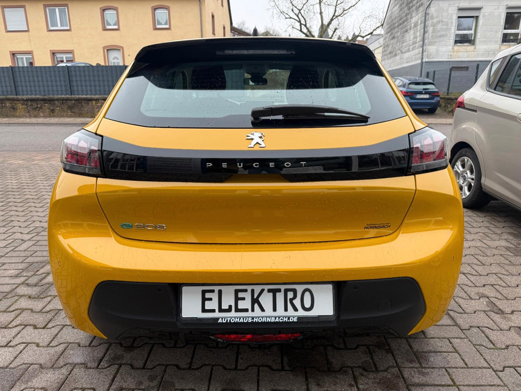 Peugeot e-208