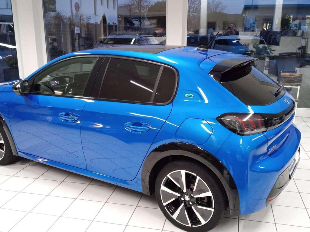Peugeot e-208