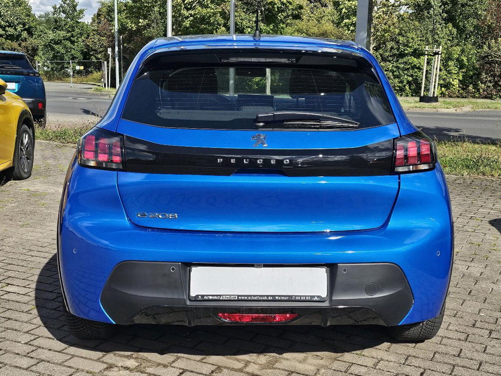 Peugeot e-208