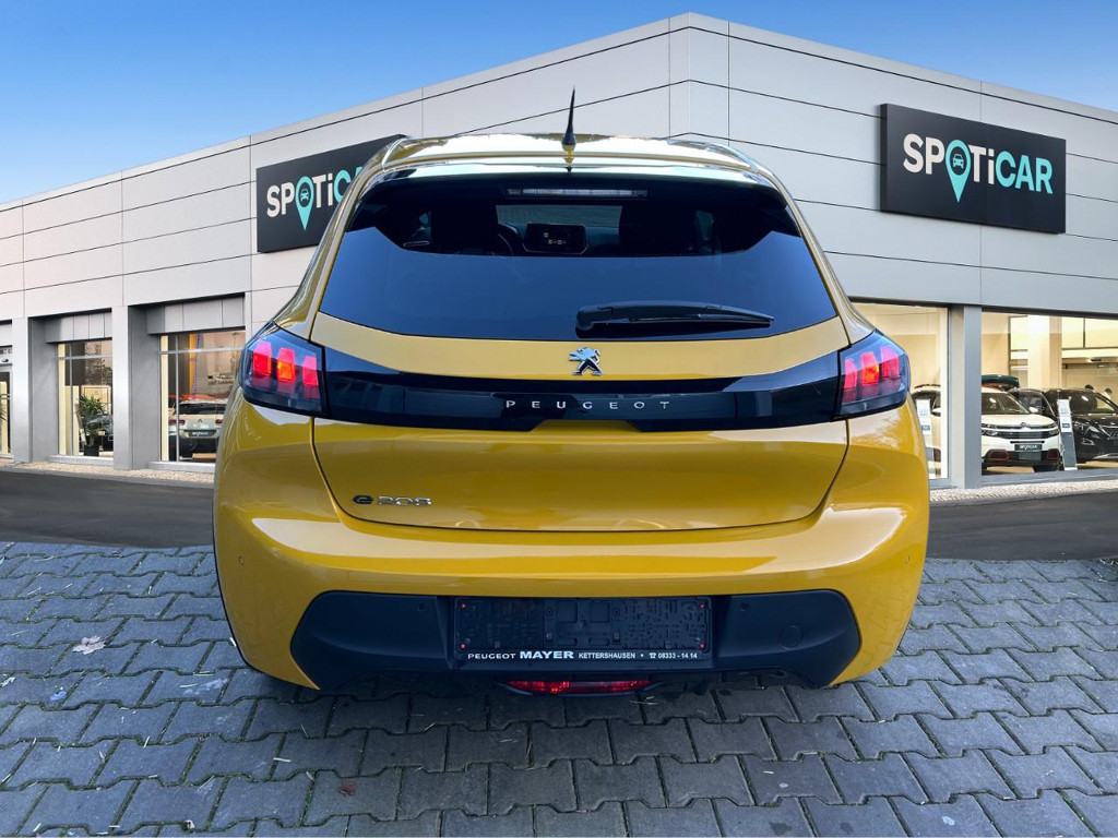 Peugeot e-208