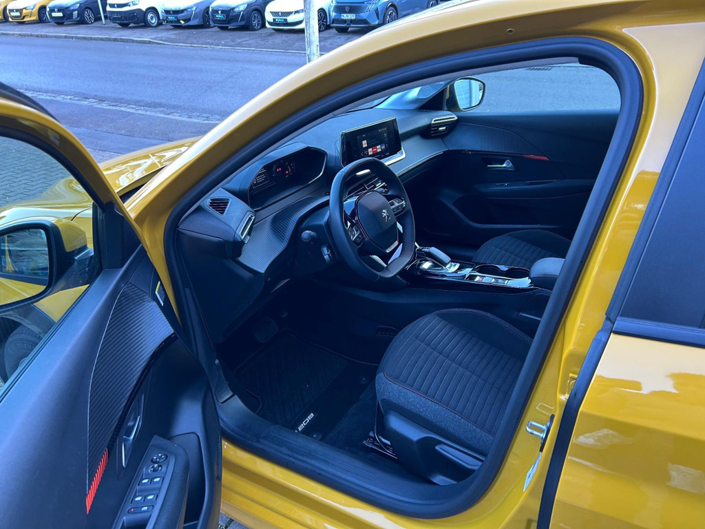 Peugeot e-208