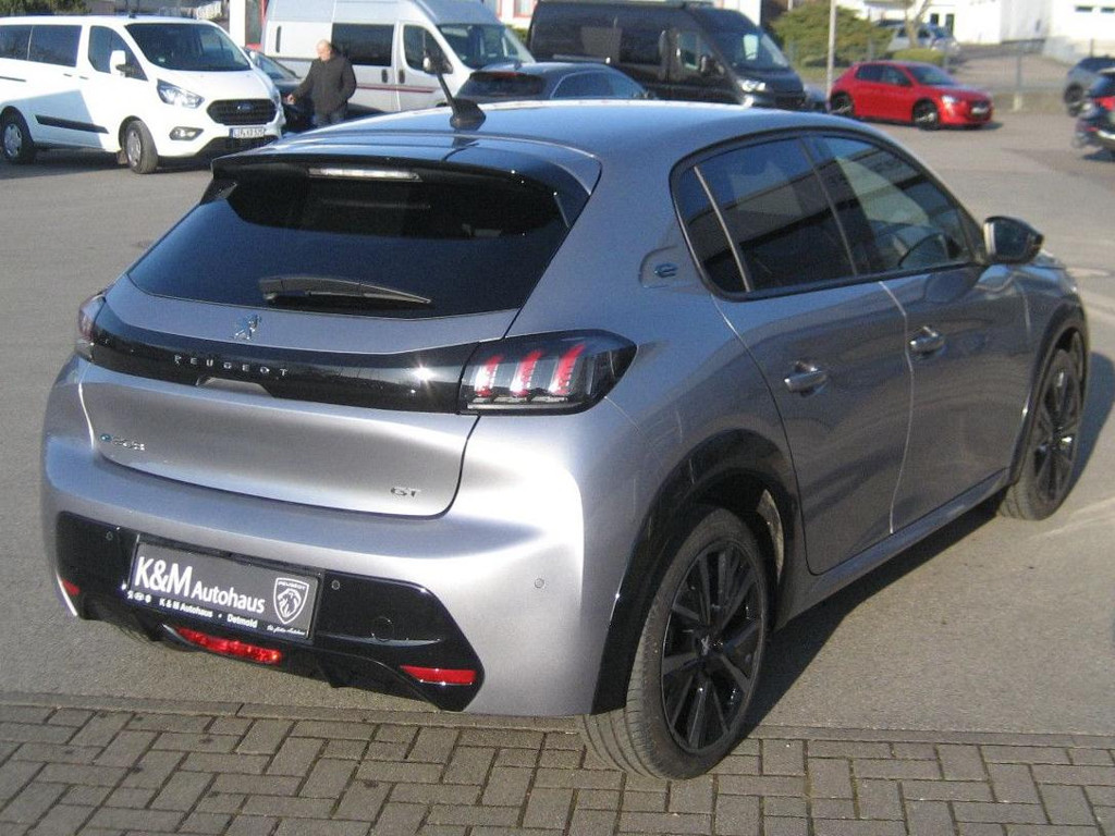Peugeot e-208