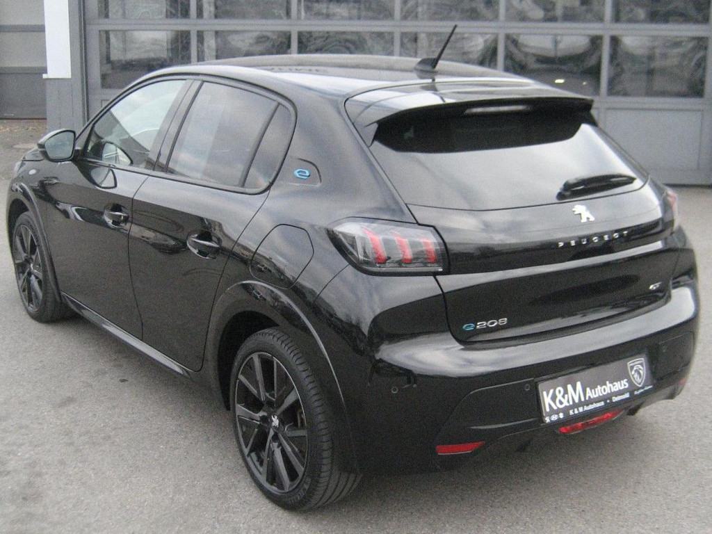 Peugeot e-208