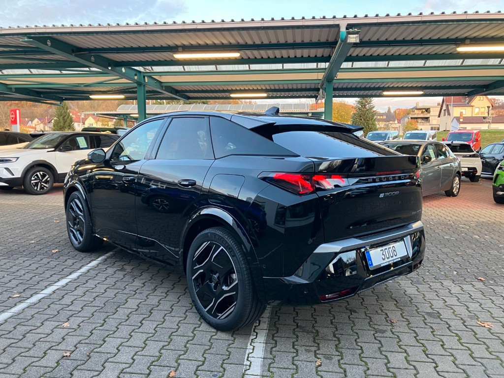 Peugeot E-3008