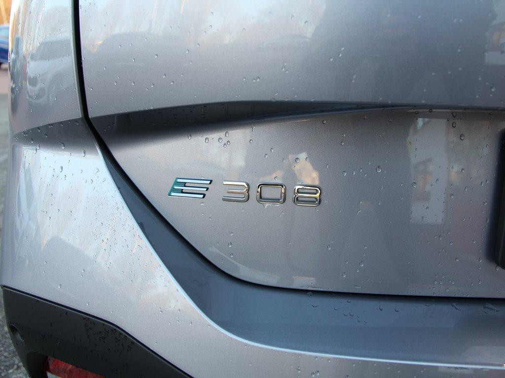 Peugeot e-308