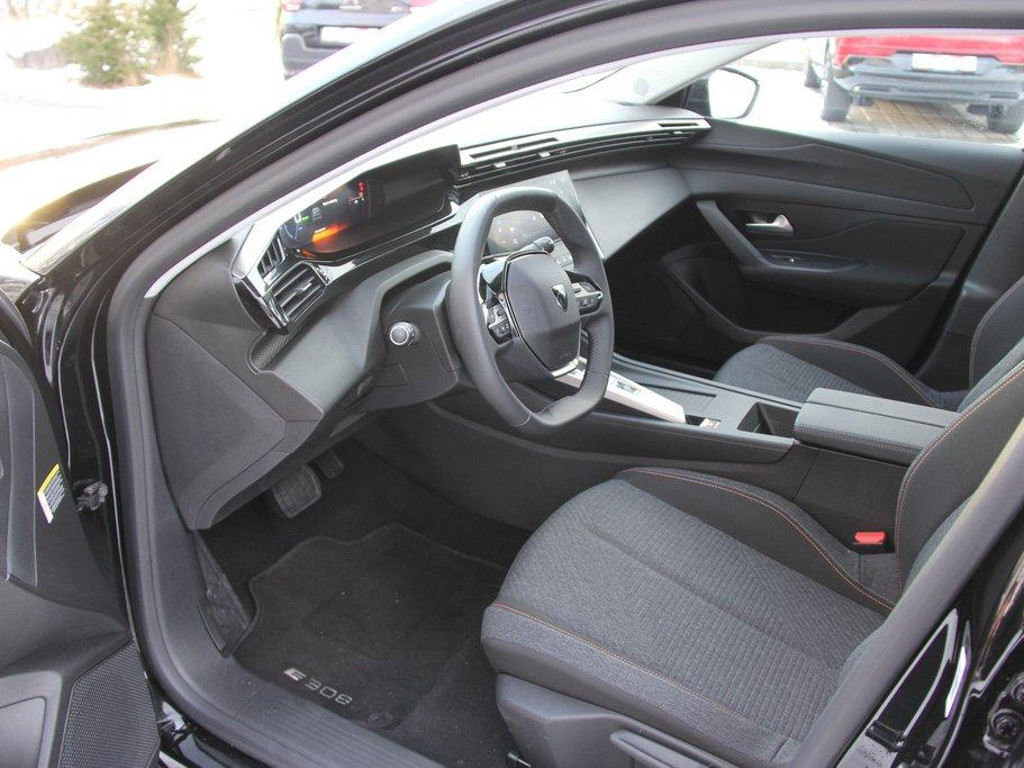 Peugeot e-308