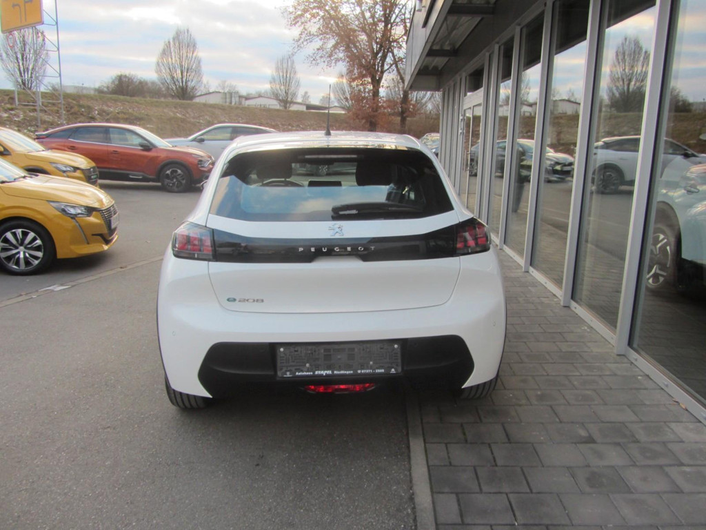 Peugeot e-208