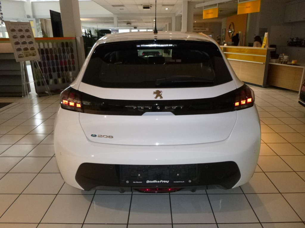 Peugeot e-208