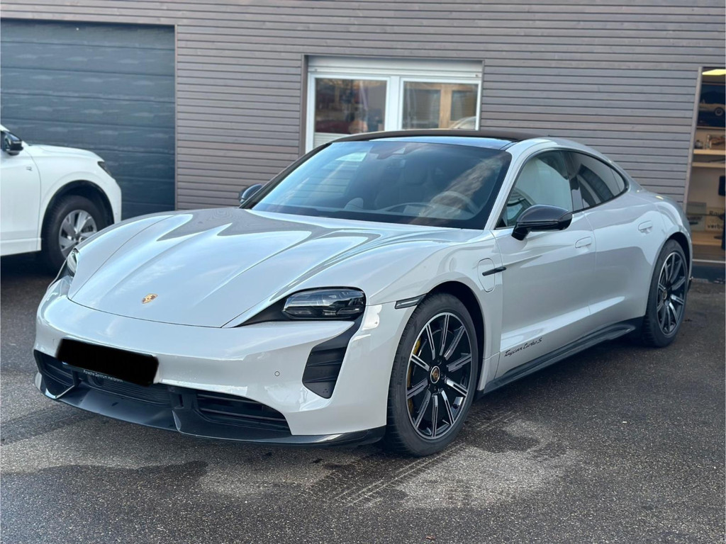 Porsche Taycan S Turbo