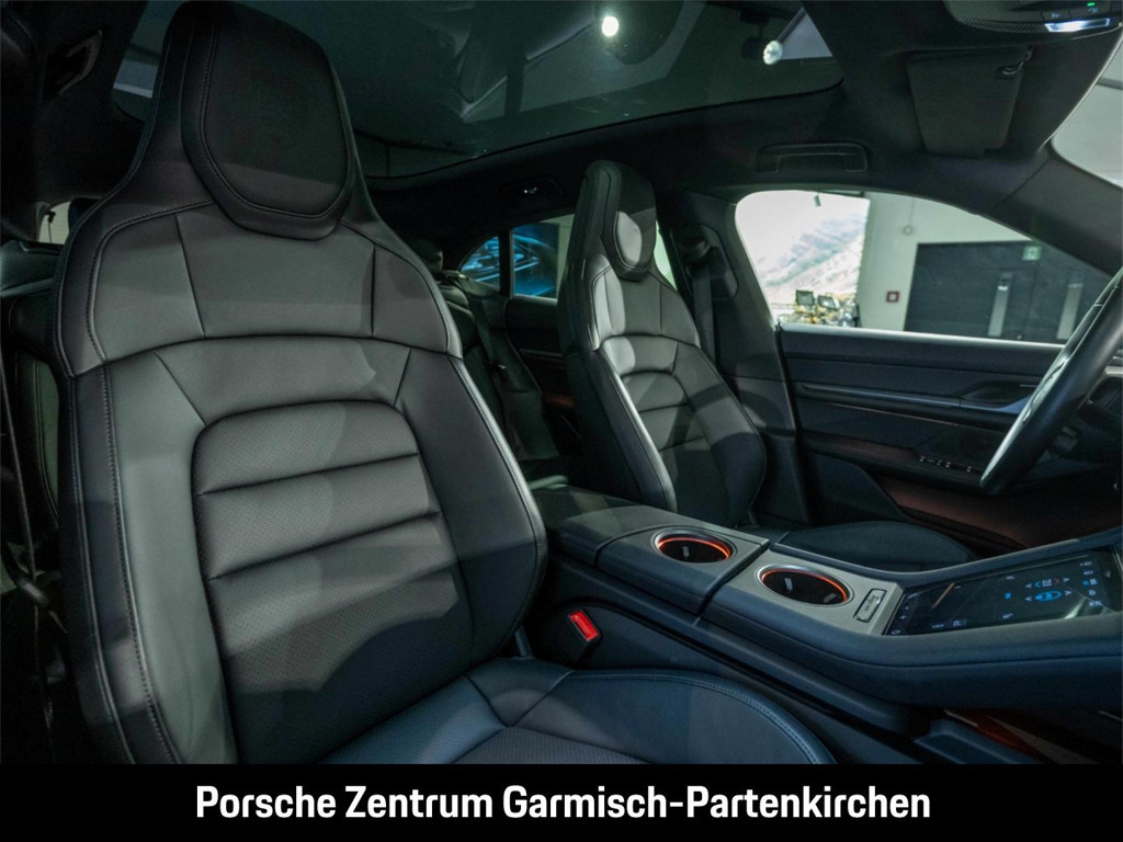 Porsche Taycan Cross Turismo 4