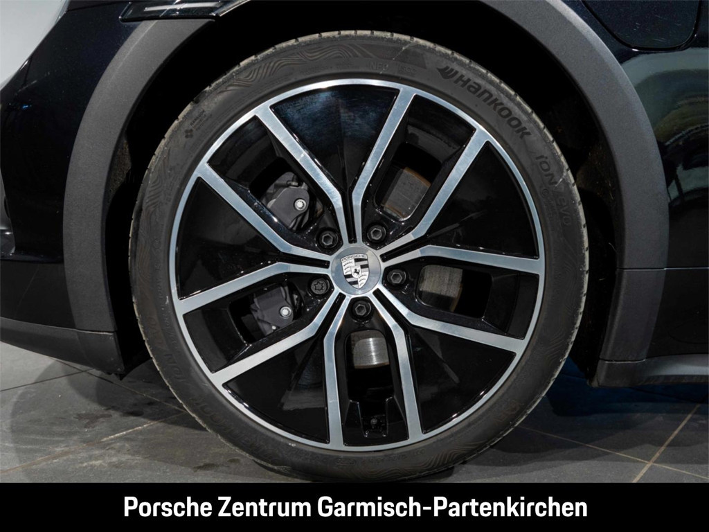 Porsche Taycan Cross Turismo 4