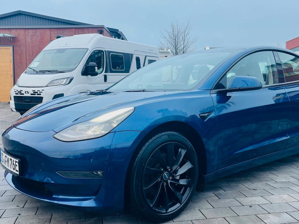 Tesla Model 3 AWD