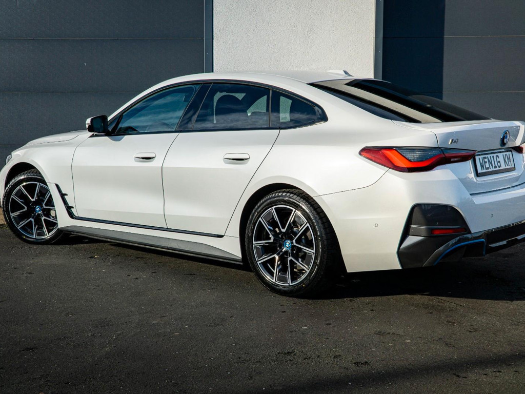 BMW i4