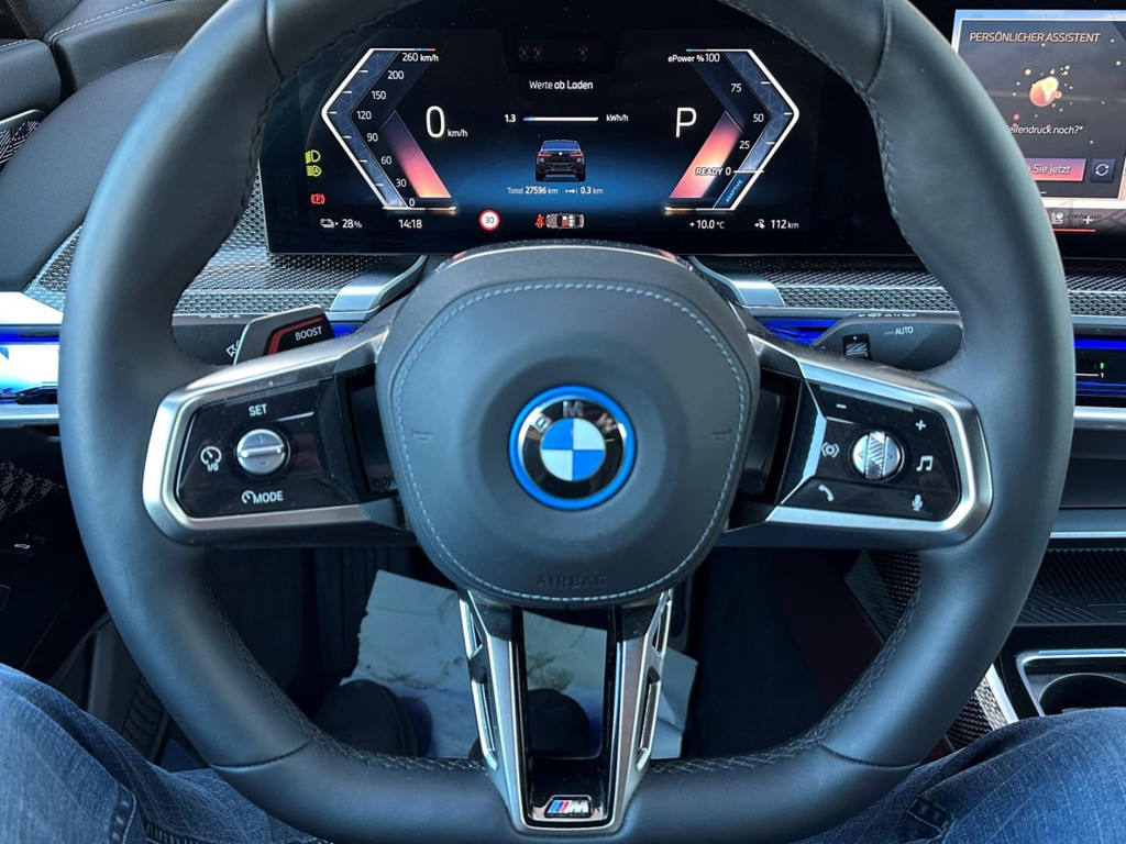 BMW i7