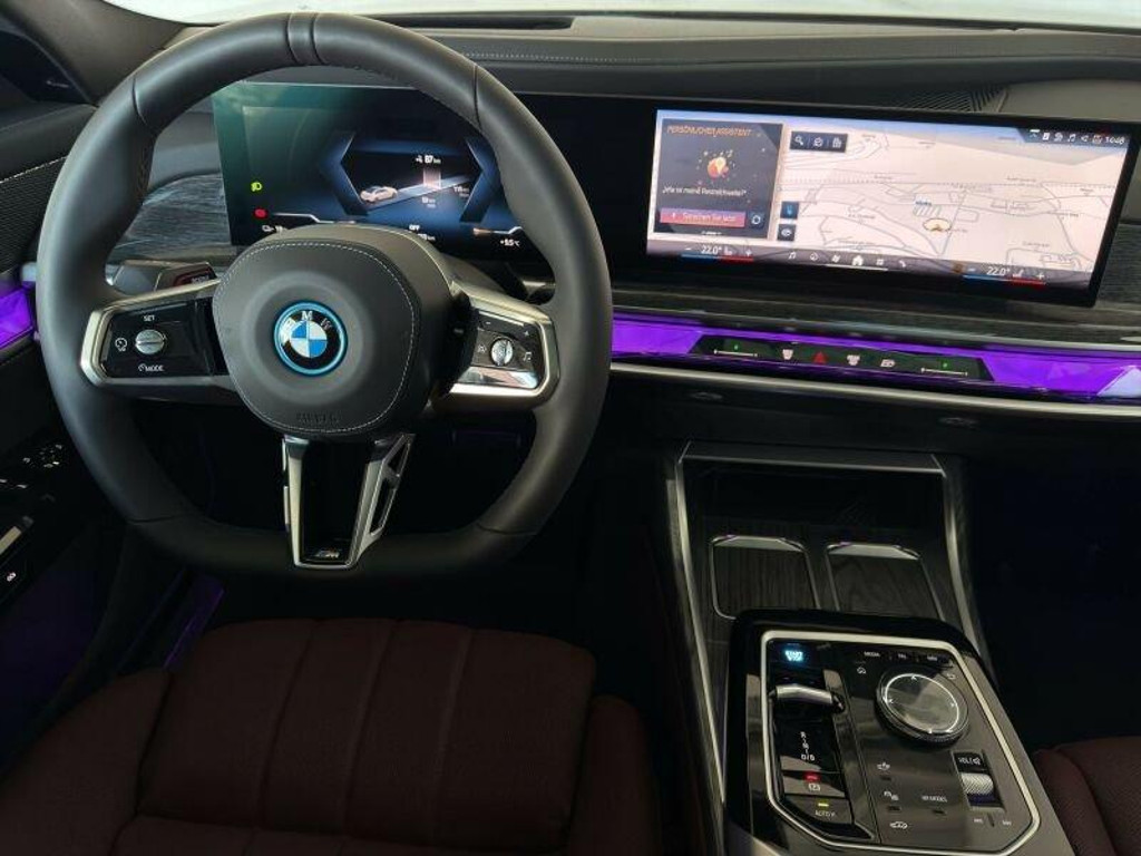 BMW i7