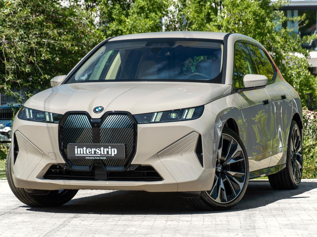 BMW iX xDrive