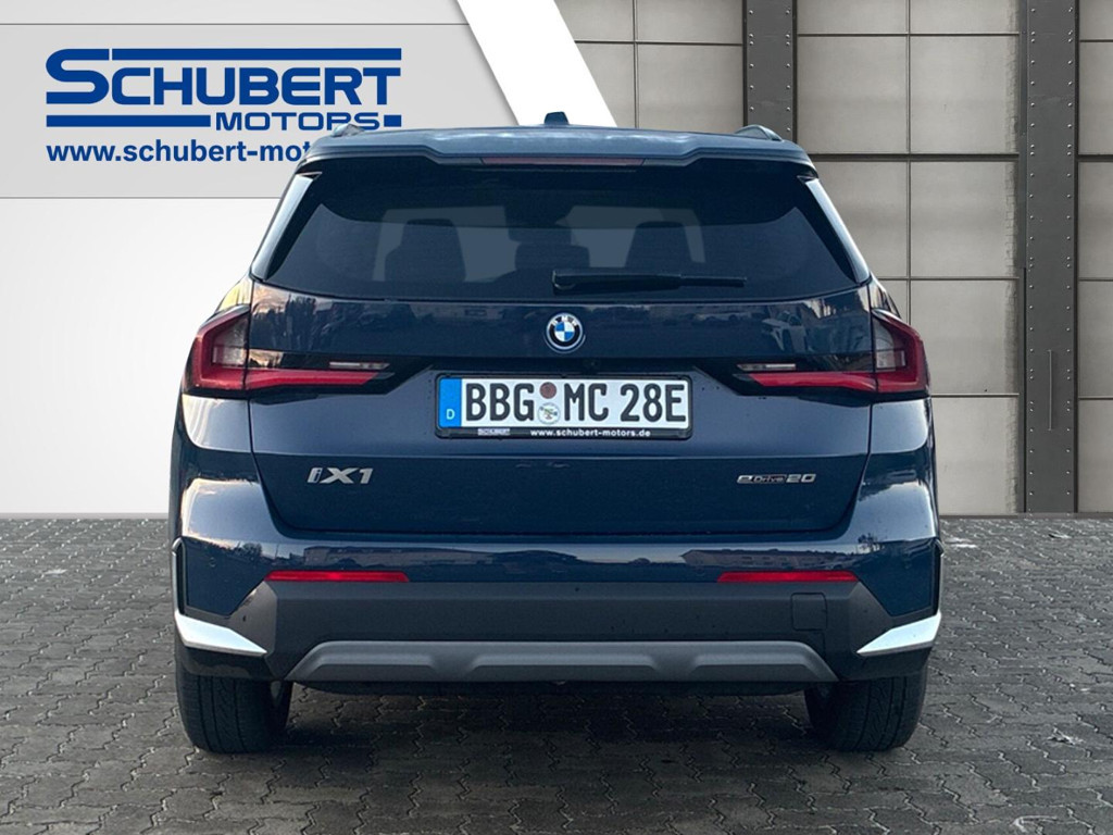 BMW iX1