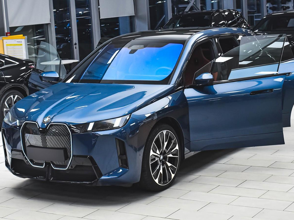 BMW iX