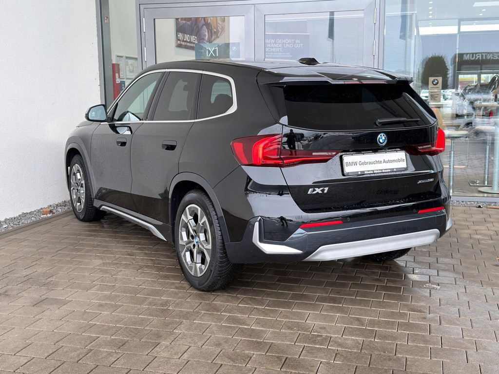 BMW iX1