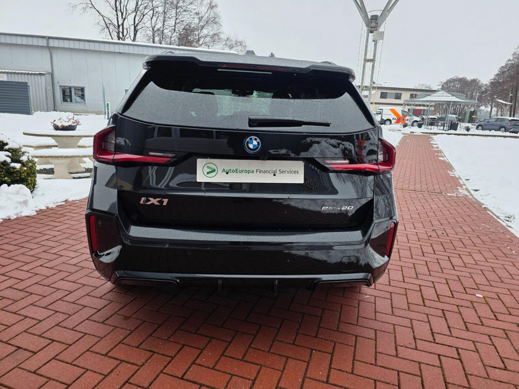 BMW iX1