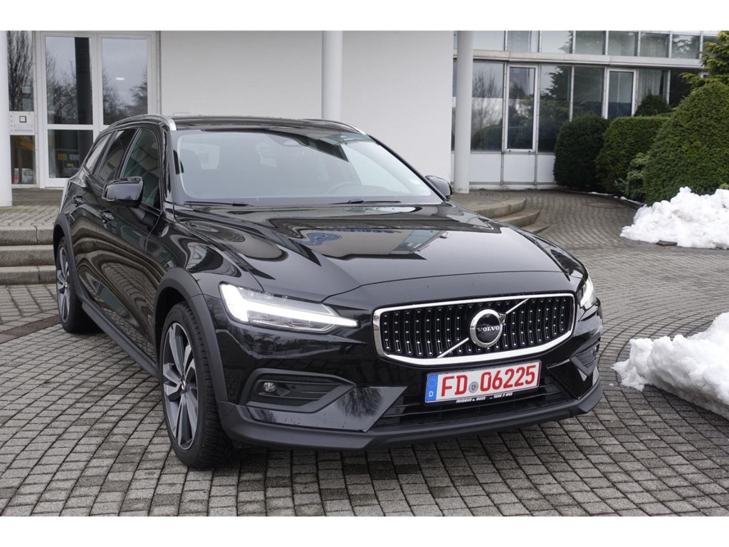 Volvo V60 Cross Country AWD Plus