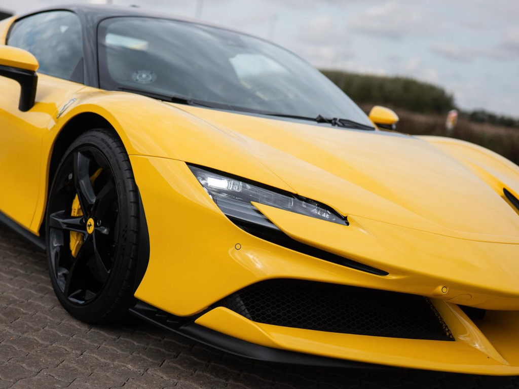Ferrari SF90