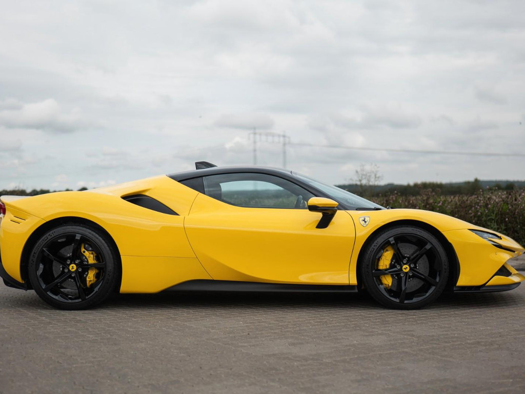 Ferrari SF90