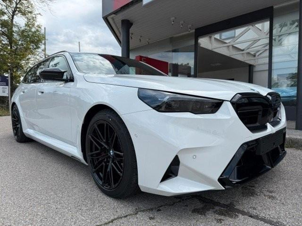BMW M5 Touring/WHITE-RED/AHK/Pano/B&W/M-Drivers/Full