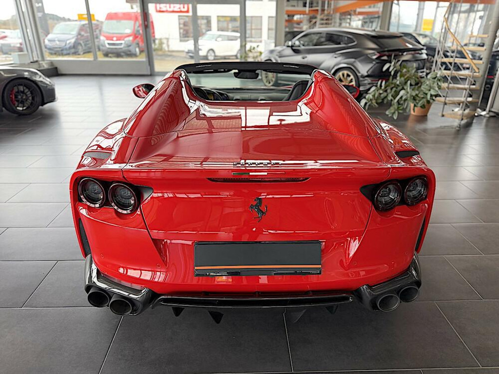 Ferrari 812
