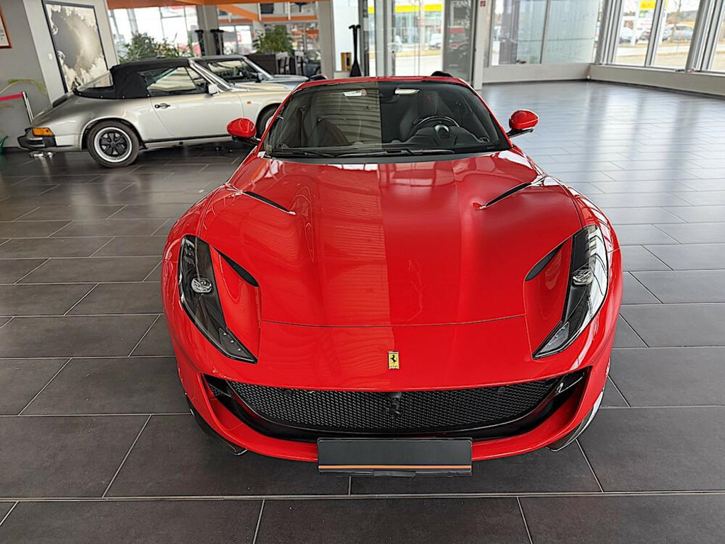 Ferrari 812