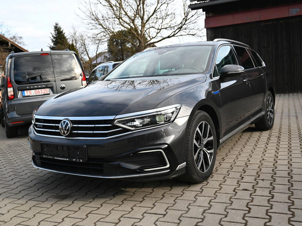 Volkswagen Passat GTE Variant R-Line