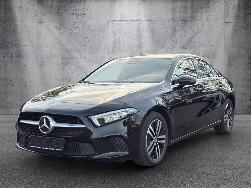 Mercedes-Benz A-Klasse A 200 Limousine DCT NAVI LED LEDER MBUX 1 HAND