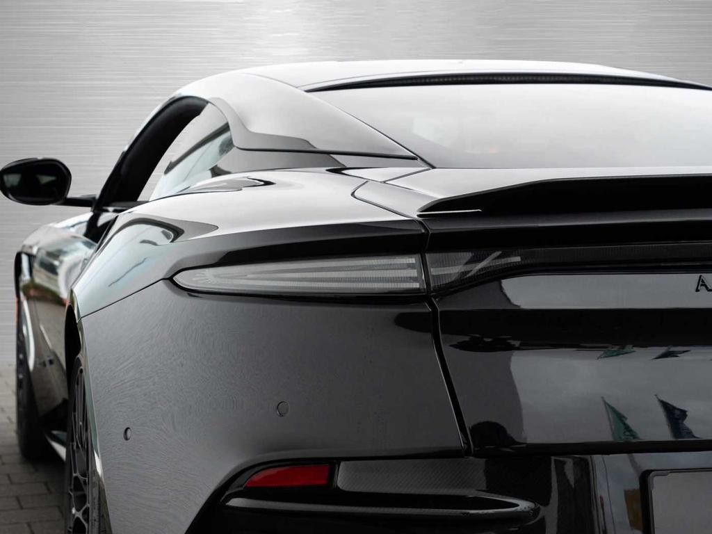 Aston Martin DBS