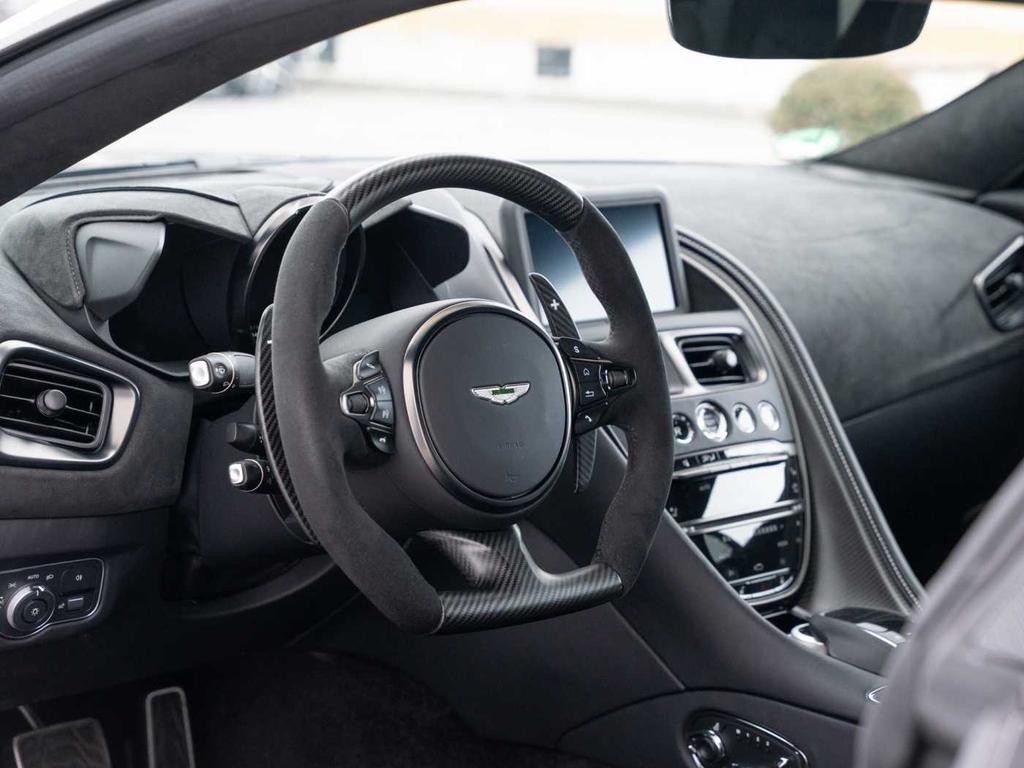 Aston Martin DBS