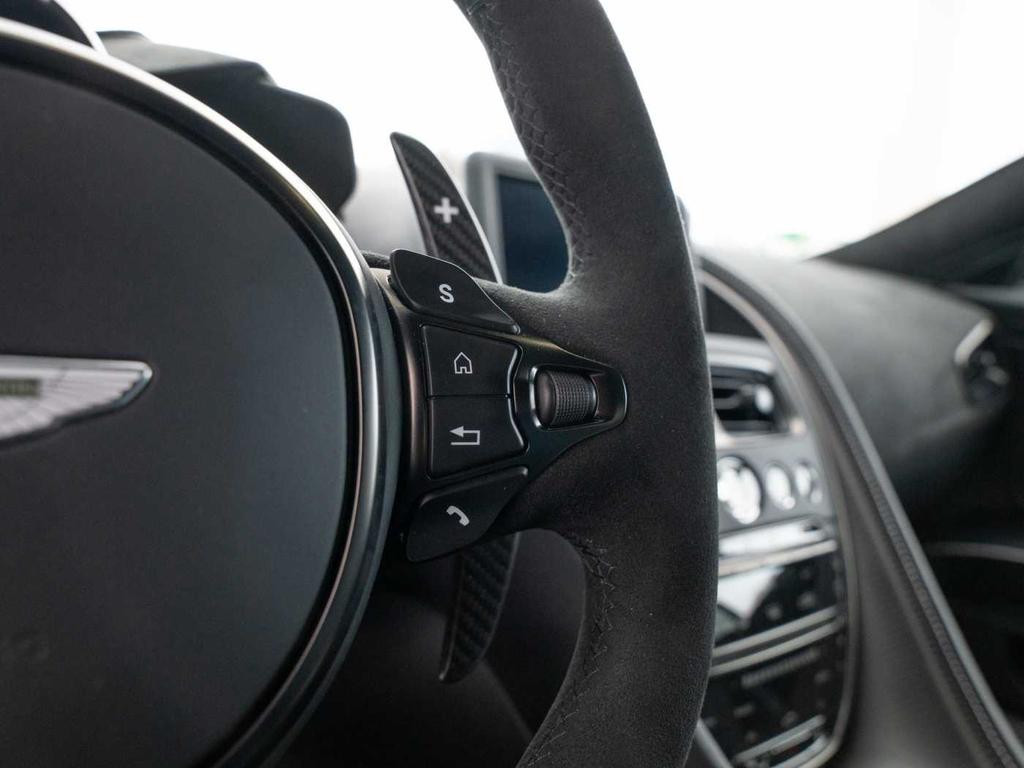 Aston Martin DBS