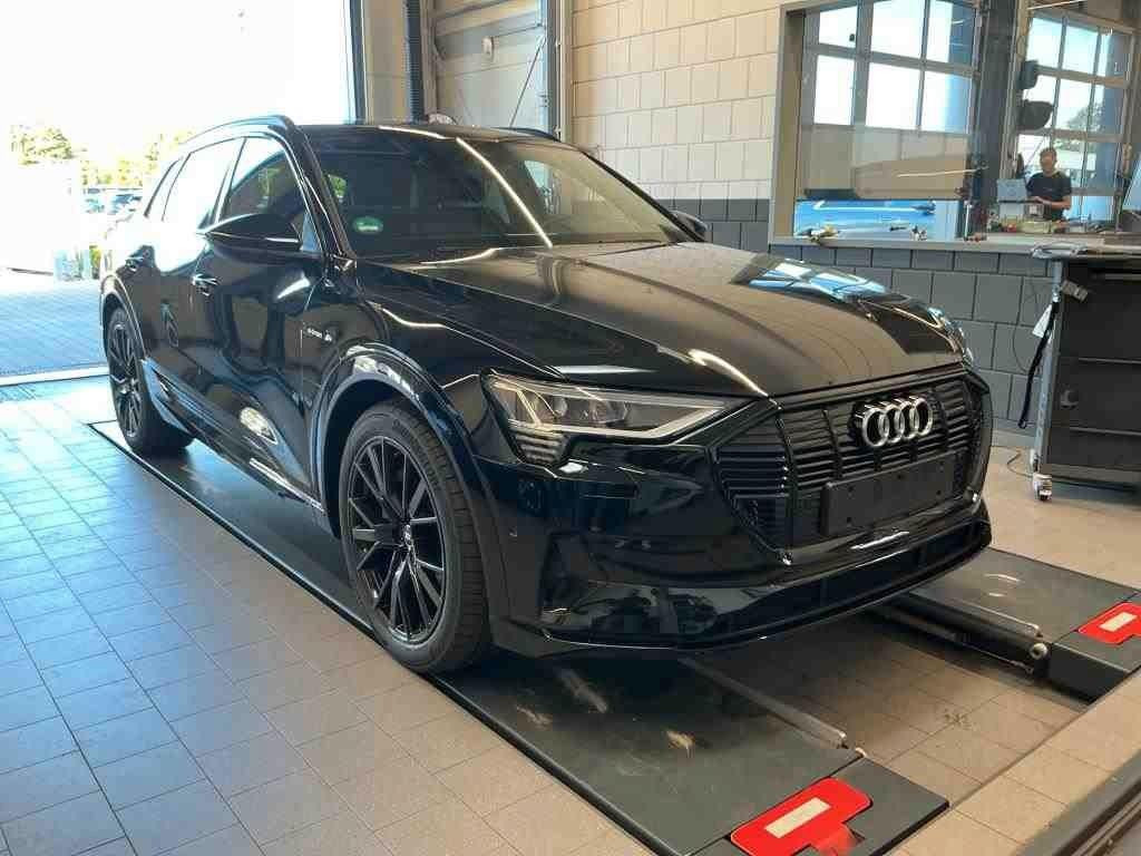Audi e-tron Quattro 50